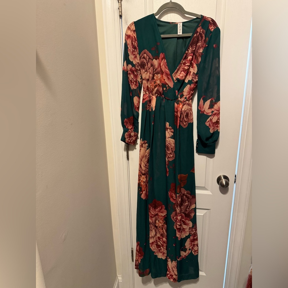 Sexy Mama Maternity/Nursing Maxi Dress with Bishop Sleeves and V-Neck